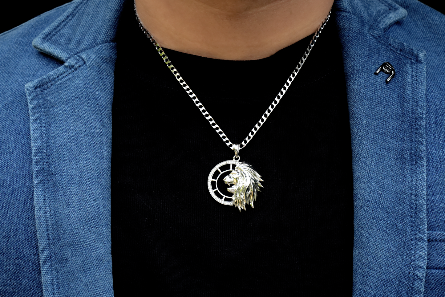 THE LION'S CREST